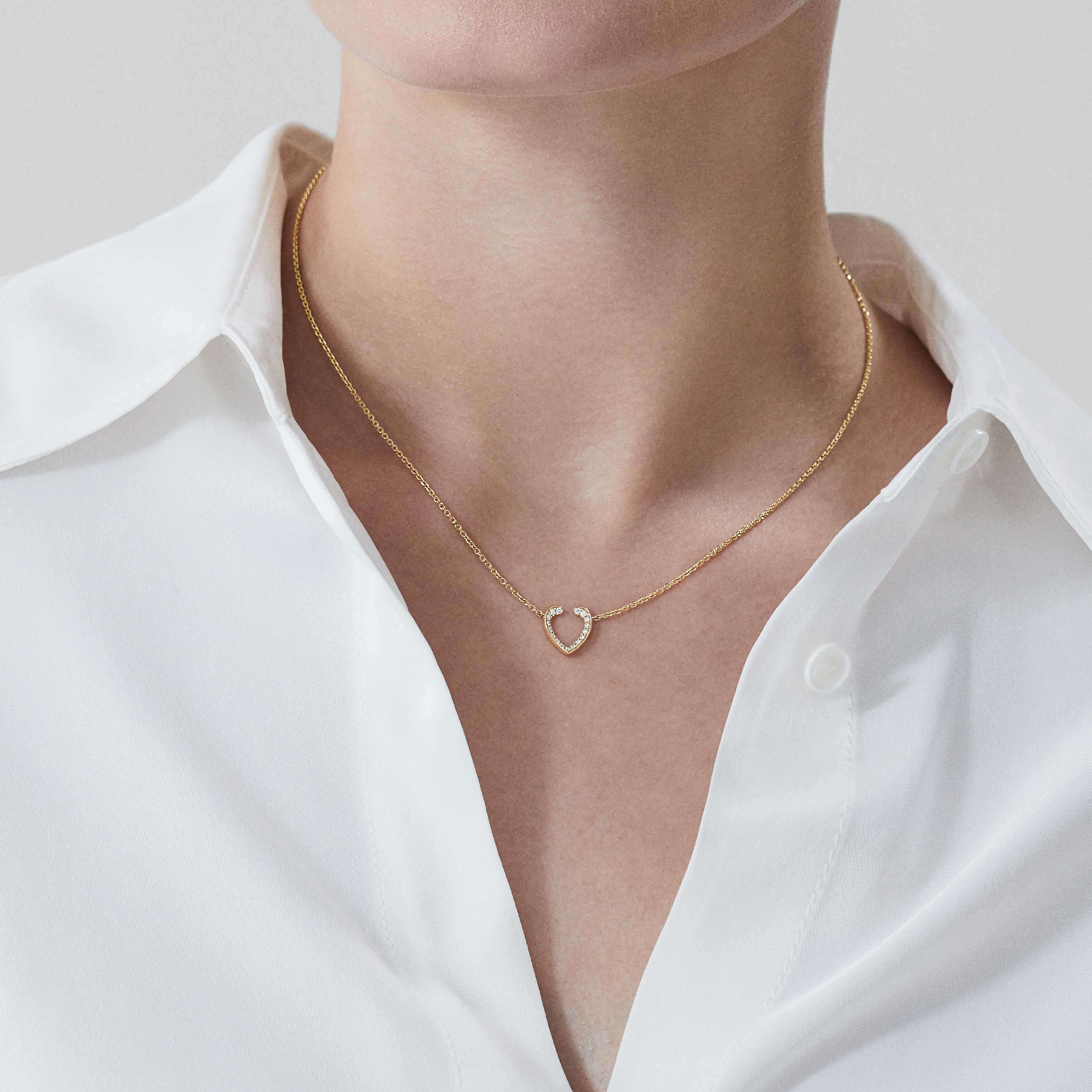 Garrard Aloria Mini Icons Diamond Pendant In 18ct Yellow Gold