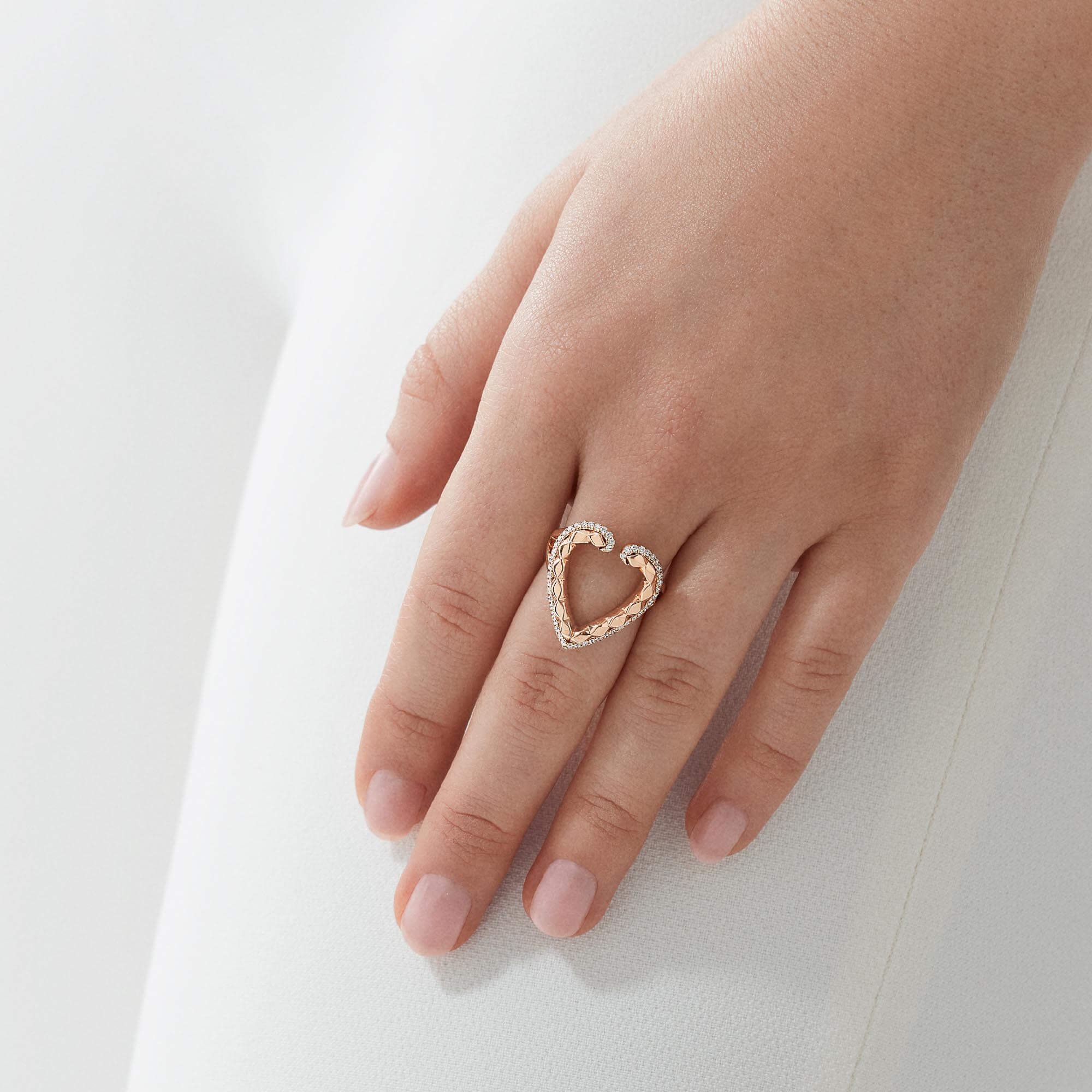 Garrard Aloria Ring In 18ct Yellow Gold With Diamonds