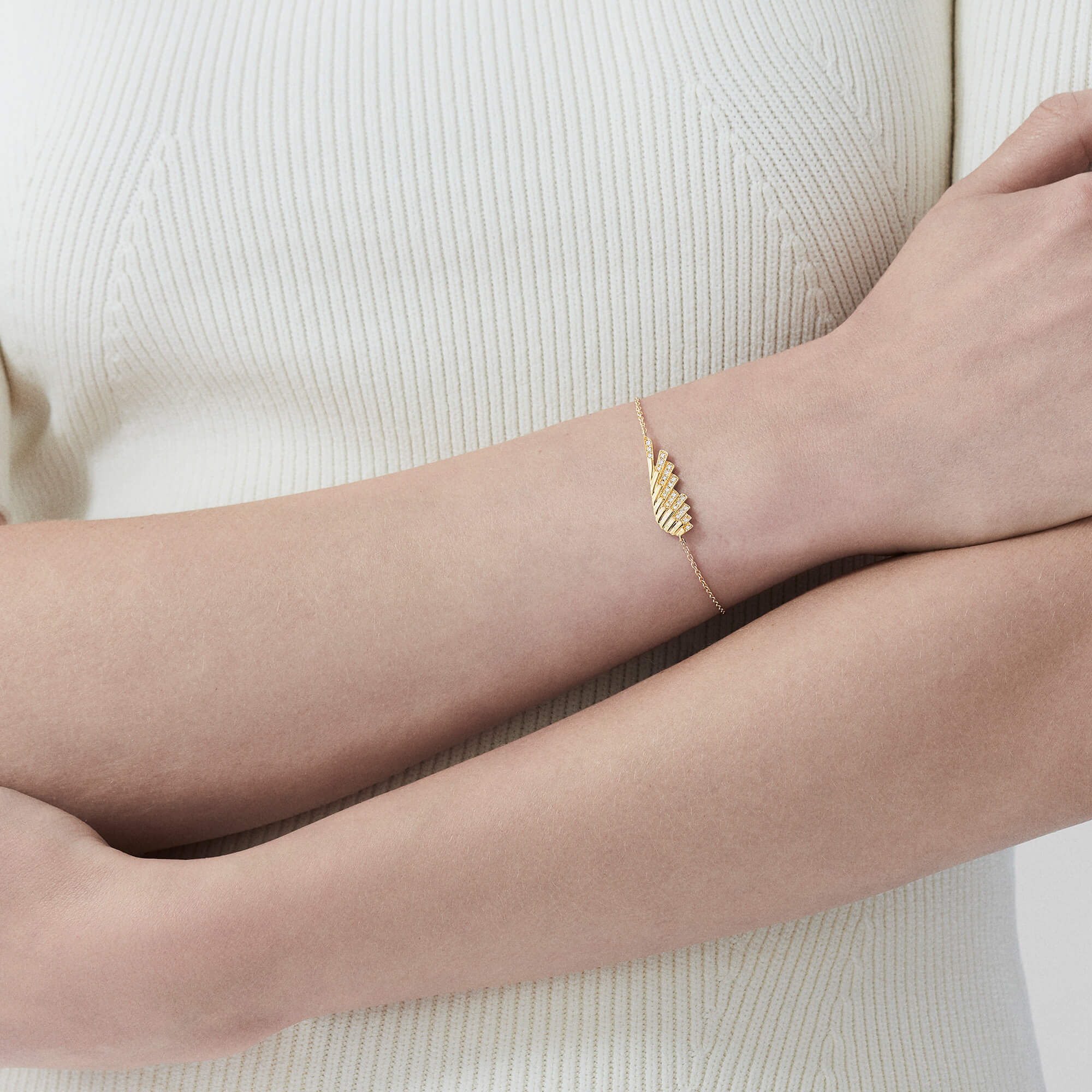 Garrard Wings Rising Mini Icons Diamond Bracelet In 18ct Yellow Gold