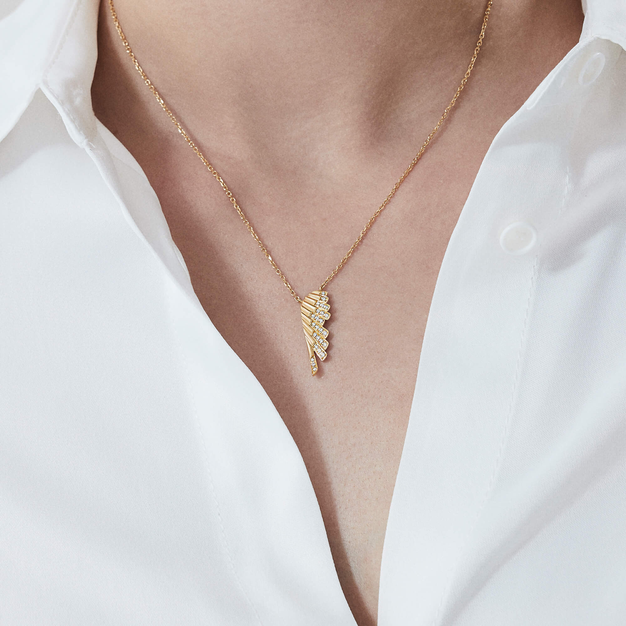 Garrard Wings Rising Mini Icons Diamond Pendant In 18ct Yellow Gold