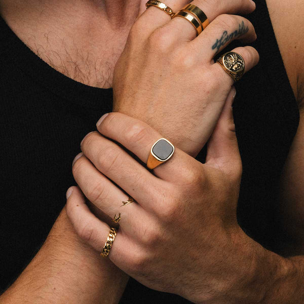 Gasper Square Onyx Ring Gold