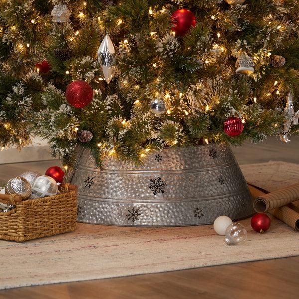 Gdf Studio Clough Metal Christmas Tree Collar Silver