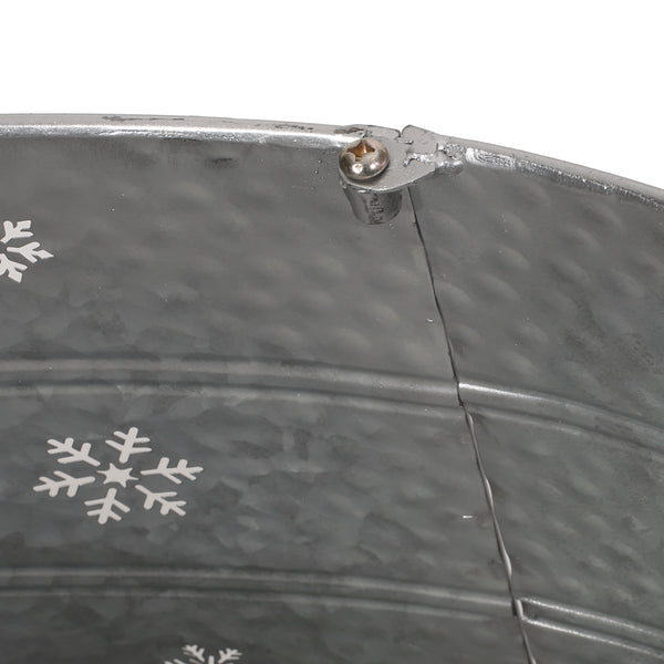 Gdf Studio Clough Metal Christmas Tree Collar Silver