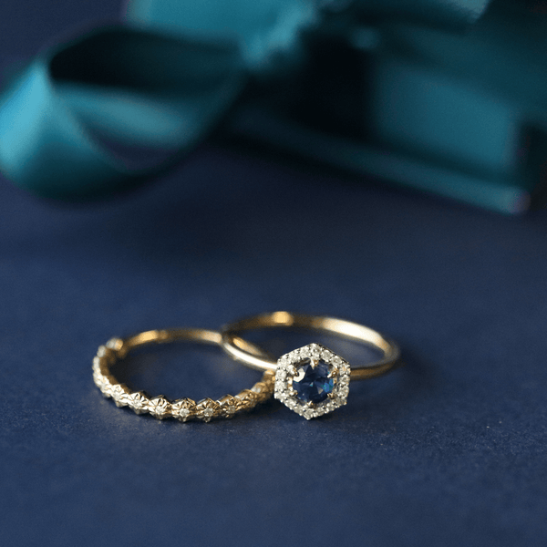 Gemondo 9ct Gold 0.92ct Sapphire & Diamond Halo Engagement Ring