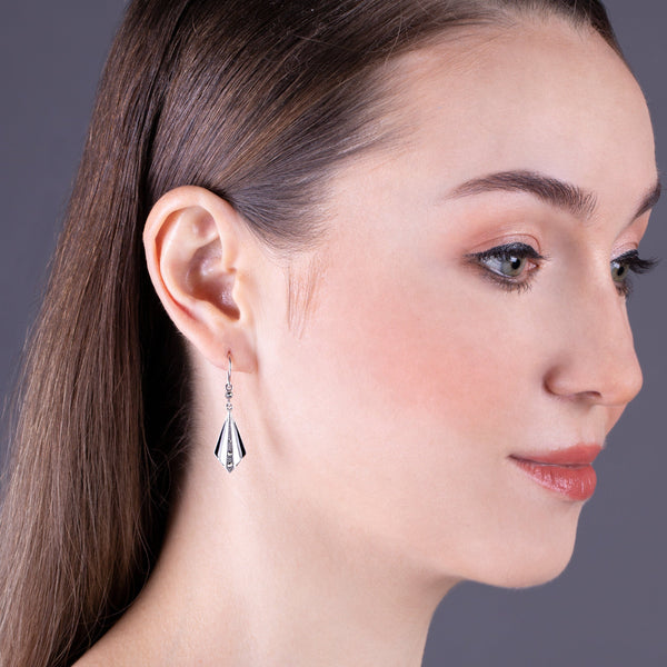 Gemondo Art Deco Style Round Marcasite Black & White Enamel Fan Drop Earring In 925 Sterling Silver