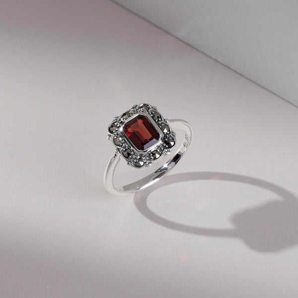 Gemondo Art Nouveau Style Octagon Garnet & Marcasite Border Ring In 925 Sterling Silver