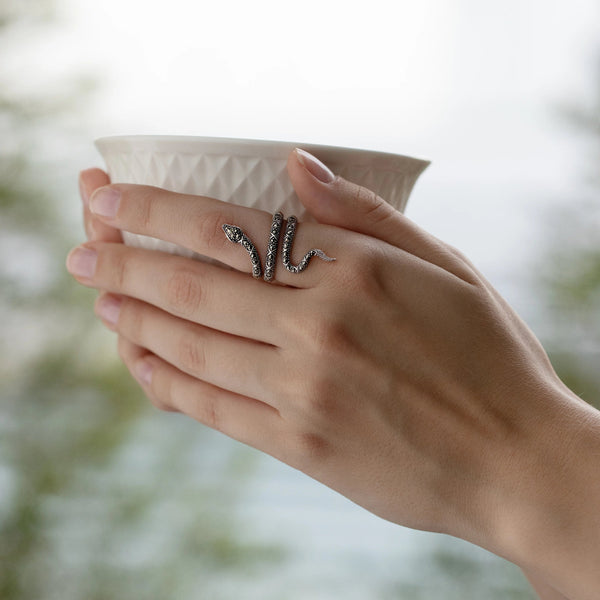 Gemondo Art Nouveau Style Round Marcasite Snake Statement Ring In 925 Sterling Silver