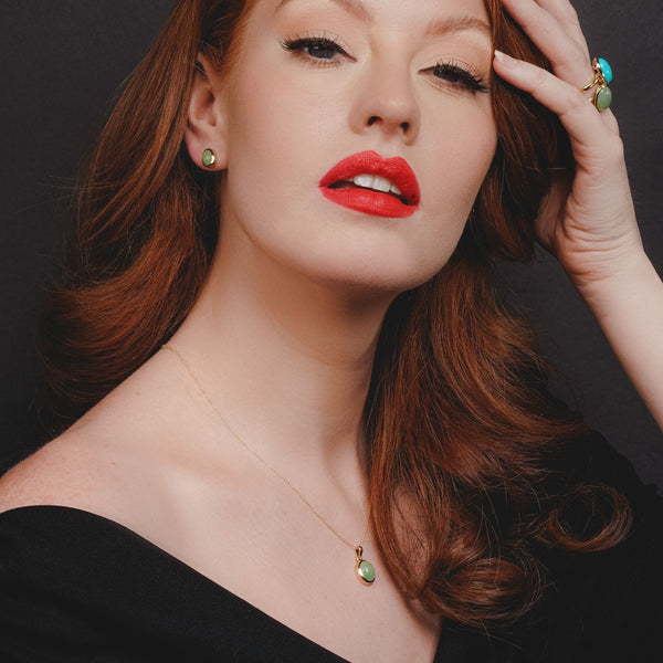 Gemondo Classic 2.53ct Dyed Green Jade Cabochon Pendant Necklace In 9ct Yellow Gold