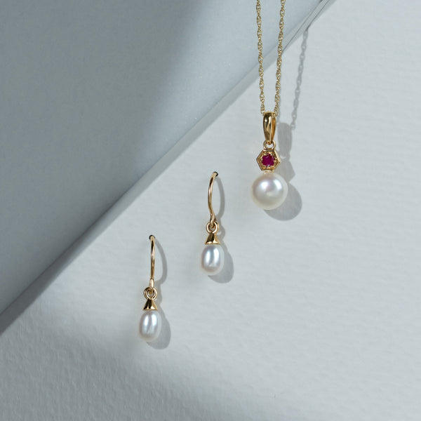 Gemondo Classic Freshwater Pearl Drop Earrings In 9ct Yellow Gold