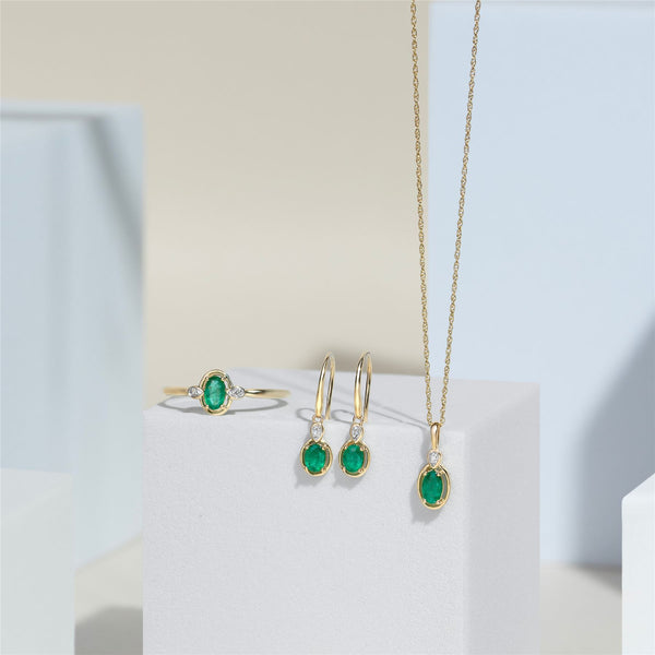 Gemondo Classic Oval Emerald & Round Diamond Pendant Necklace In 9ct Yellow Gold
