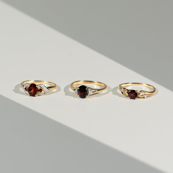 Gemondo Classic Oval Garnet & Diamond Ring In 9ct Yellow Gold
