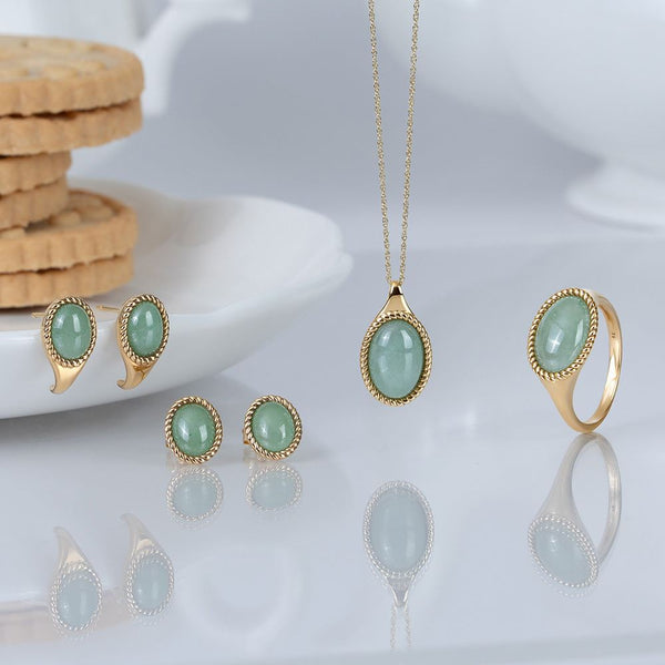 Gemondo Classic Oval Green Jadeite Pendant Necklace In 9ct Yellow Gold