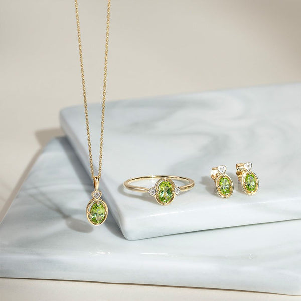 Gemondo Classic Oval Peridot & Diamond Heart Pendant Necklace In 9ct Yellow Gold