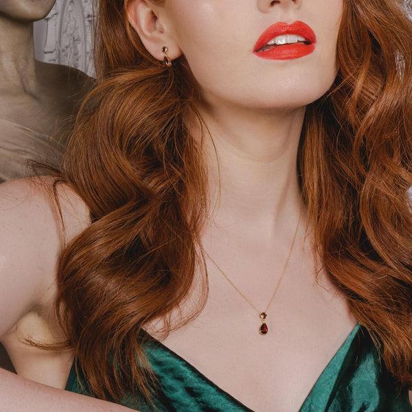 Gemondo Classic Pear Garnet Pendant In 9ct Yellow Gold