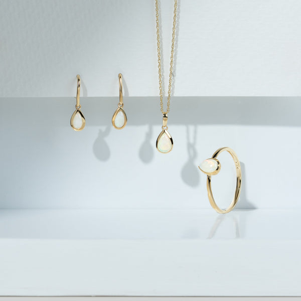 Gemondo Classic Pear Opal Pendant In 9ct Yellow Gold