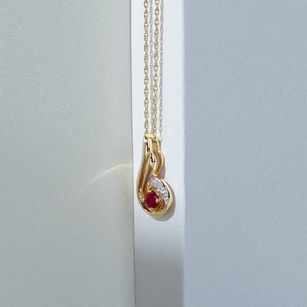 Gemondo Classic Round Ruby & Diamond Spiral Drop Pendant In 9ct Yellow Gold