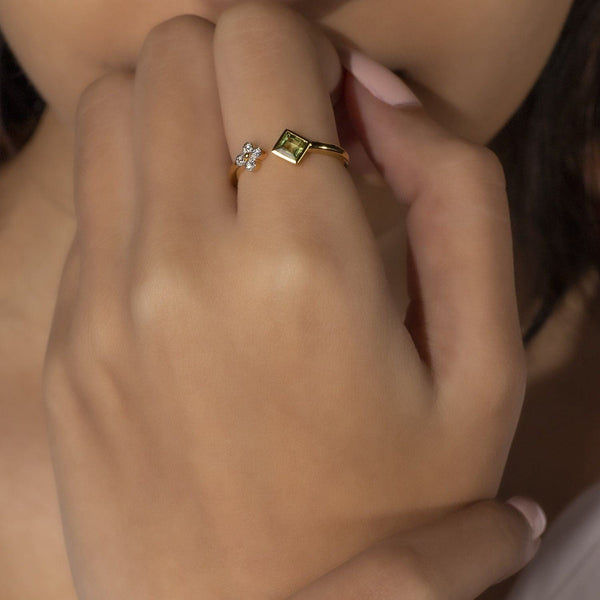 Gemondo Contemporary Peridot & Diamond Open Ring In 9ct Yellow Gold