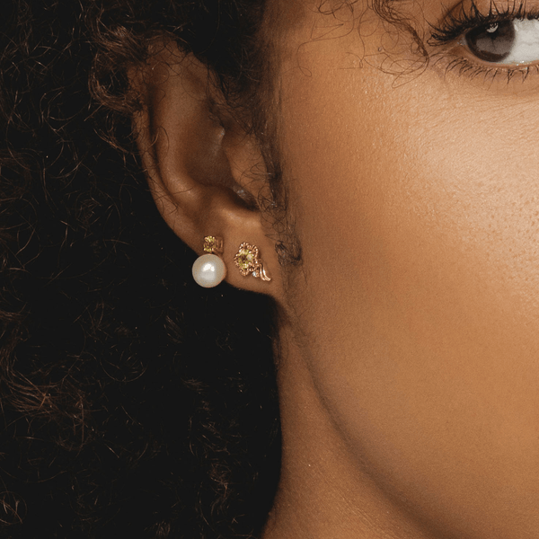 Gemondo Floral Round Peridot & Diamond Stud Earrings In 9ct Yellow Gold