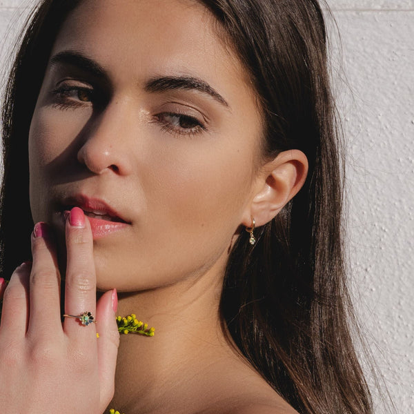 Gemondo Gardenia Emerald Clover Hoop Earrings In 9ct Yellow Gold