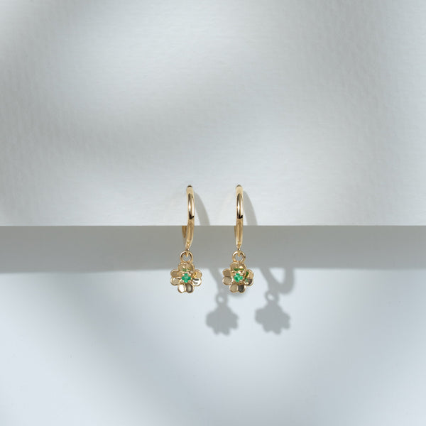 Gemondo Gardenia Emerald Clover Hoop Earrings In 9ct Yellow Gold