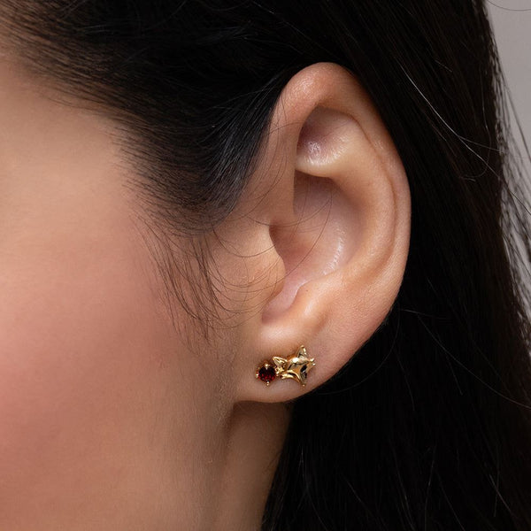 Gemondo Gardenia Garnet Fox Earrings In 9ct Yellow Gold