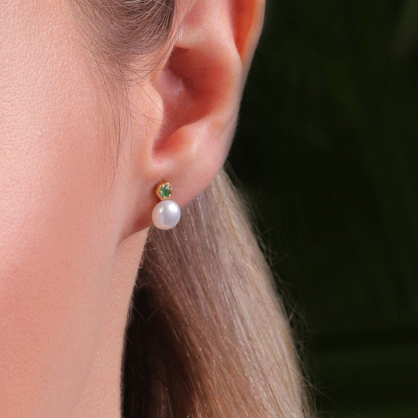 Gemondo Modern Pearl & Emerald Stud Earrings In 9ct Gold
