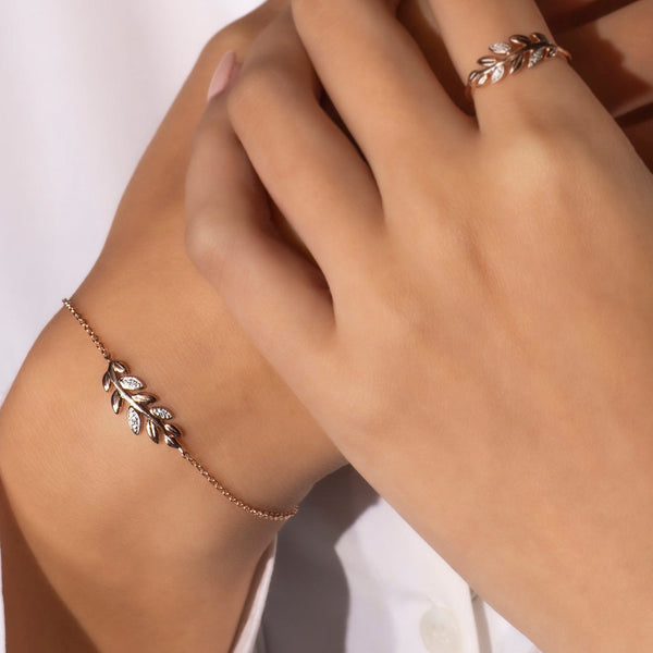 Gemondo O Leaf Diamond Pave Chain Bracelet In 9ct Yellow Gold