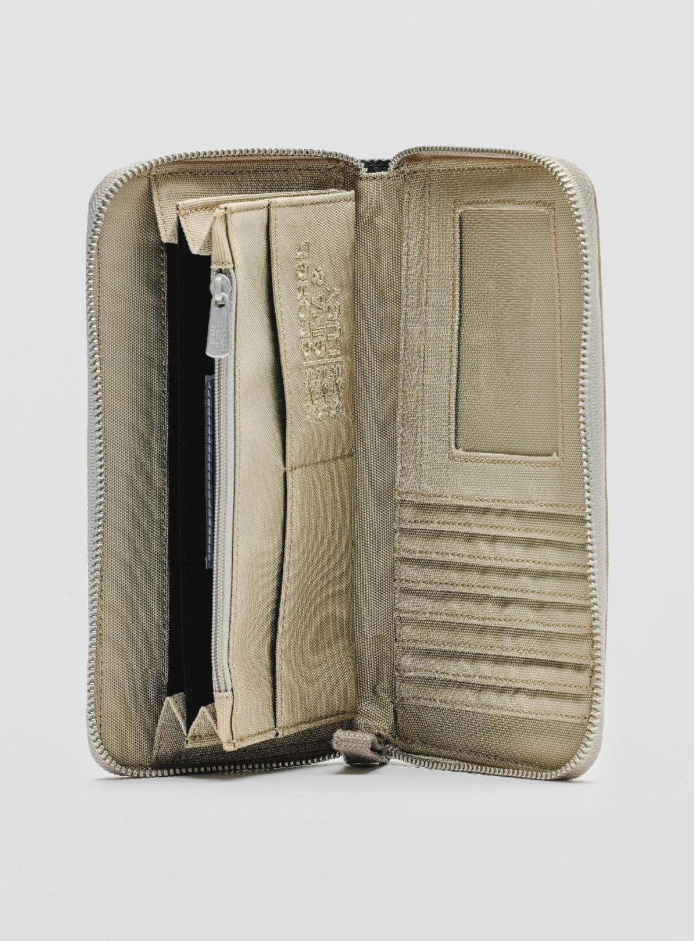 George Gina & Lucy CASH MORE