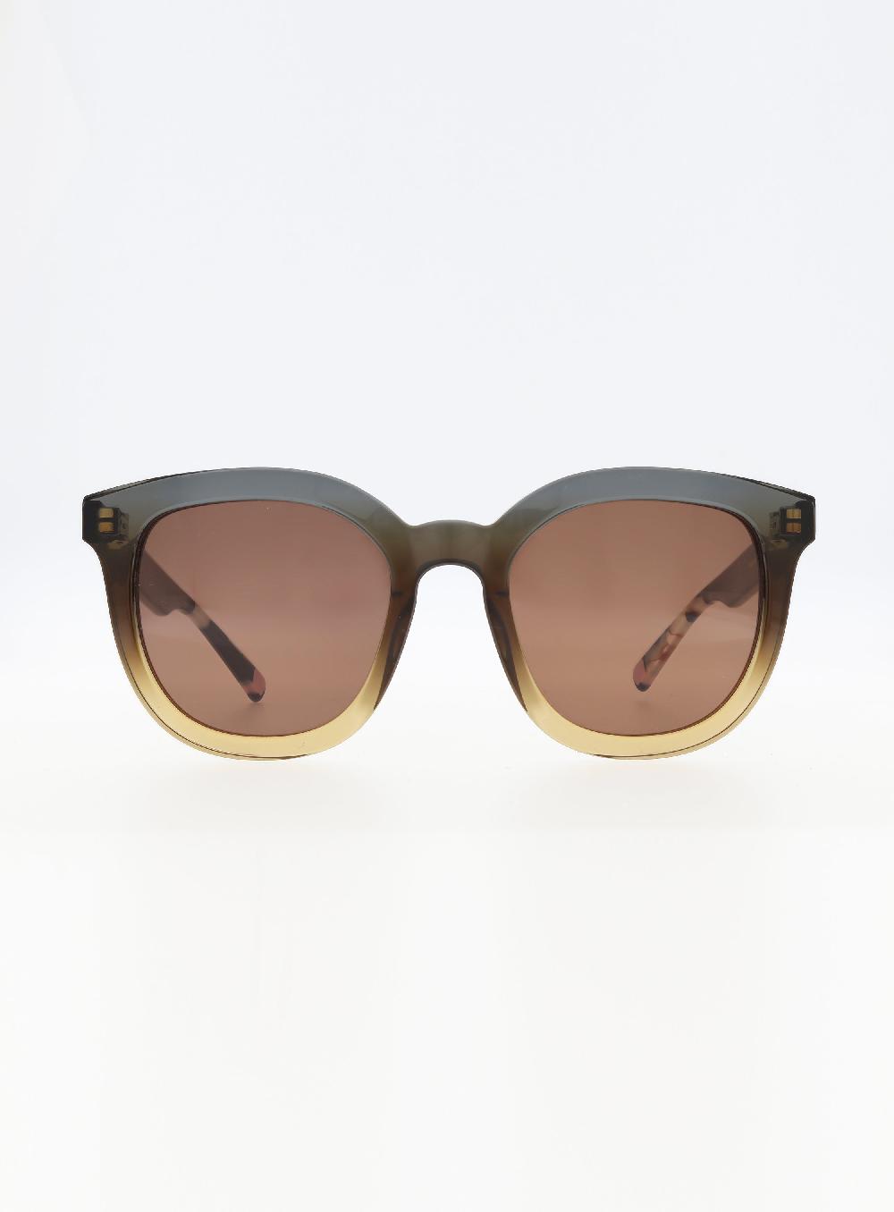 george gina & lucy Paragleyede