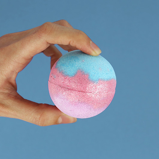gift republic Glow Up Bath Bomb