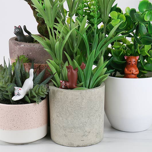 gift republic Yoga Cat Planters