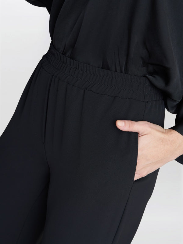 Gina Bacconi Annika Crepe Pull On Trouser BLACK