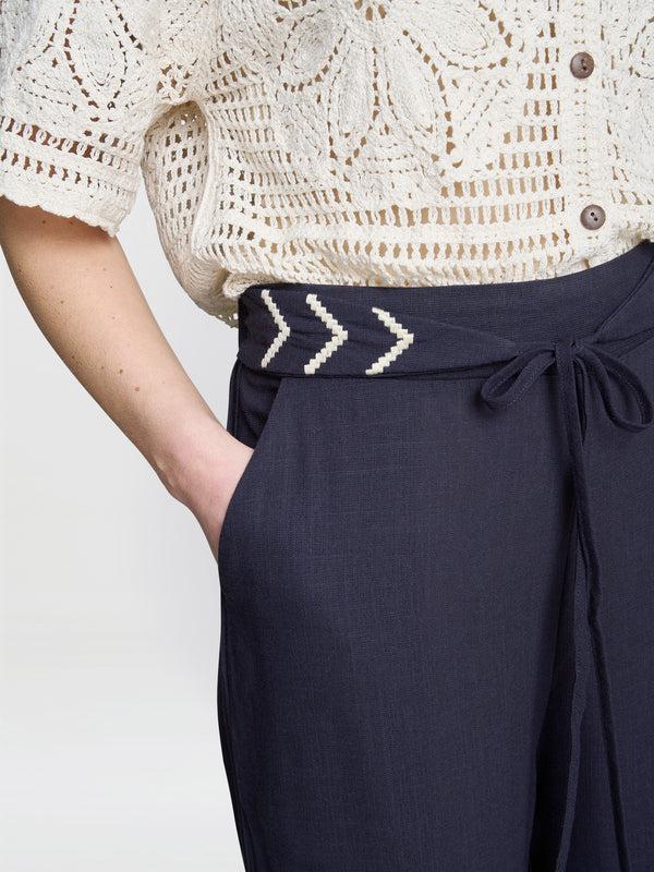 Gina Bacconi Blithe Chevron Detail Linen Trouser