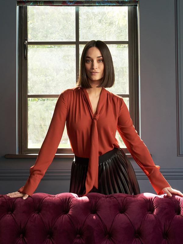 gina bacconi Shelby pussybow blouse