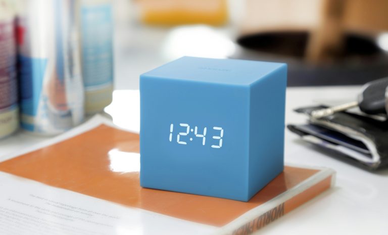 Gingko Gravity Cube Click Clock
