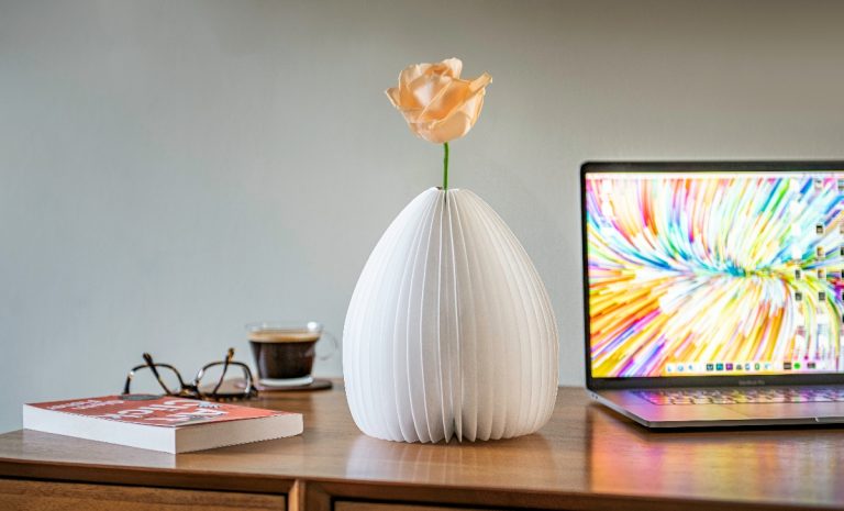 Gingko Smart Vase Light
