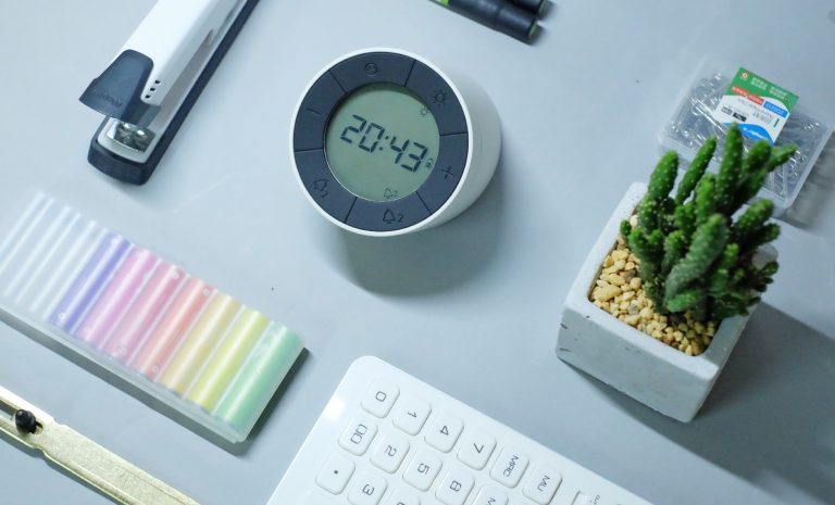 gingko The Edge Light Alarm Clock