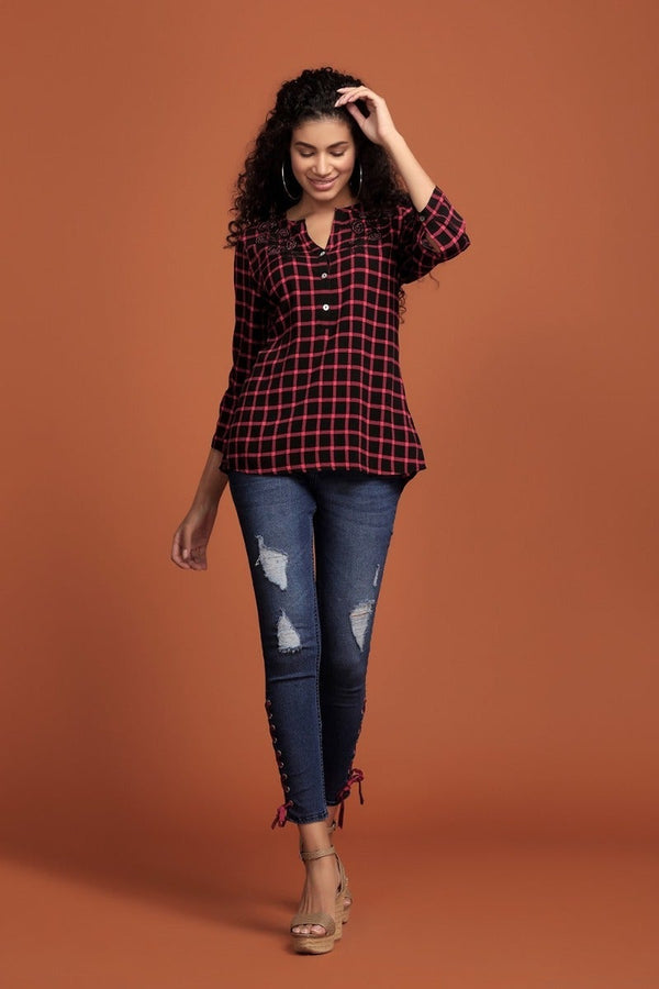 Gipsy Alluring Checkered Top Black