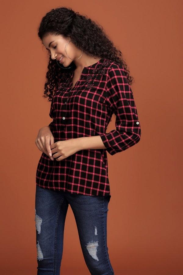 Gipsy Alluring Checkered Top Black