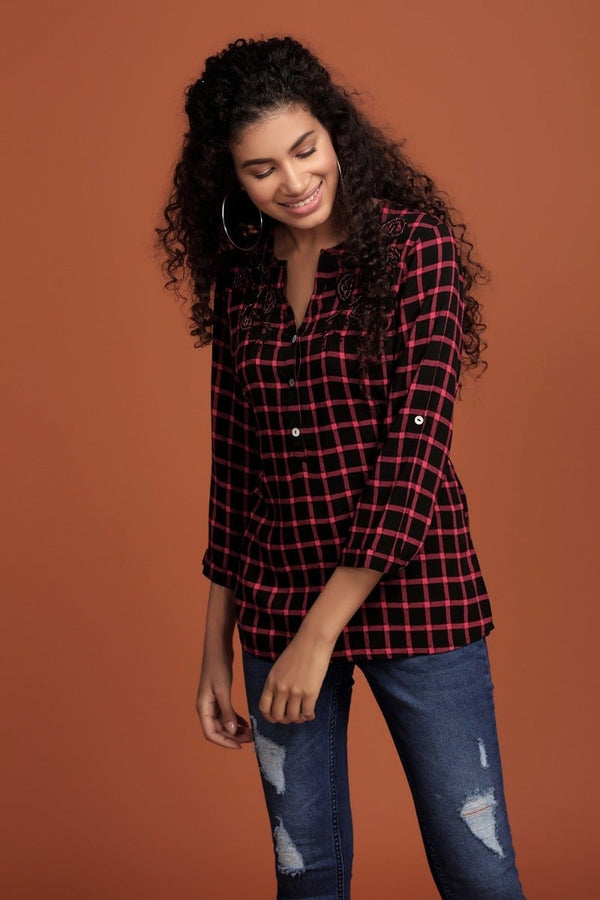 gipsy Alluring Checkered Top Black