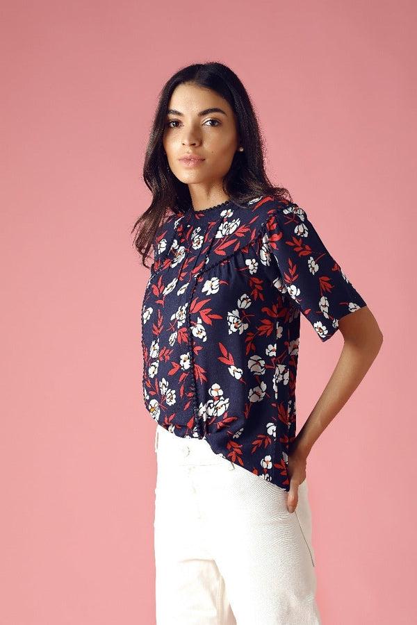 Gipsy GIPSY Womens Crew Neck Lace Trimming Floral Printed Top Blue