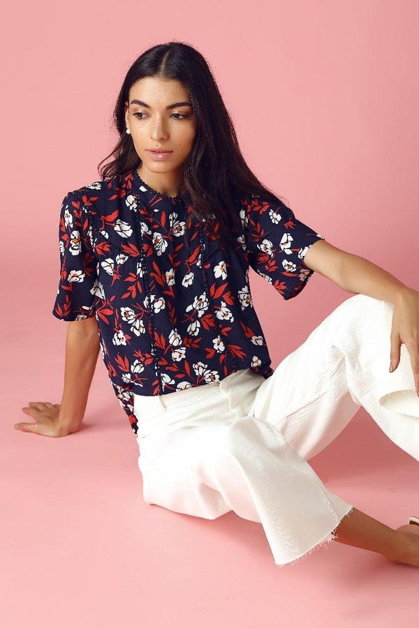 gipsy GIPSY Womens Crew Neck Lace Trimming Floral Printed Top Blue