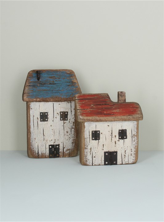 Gisela Graham Wood Ornament - Medium Rustic Cottage