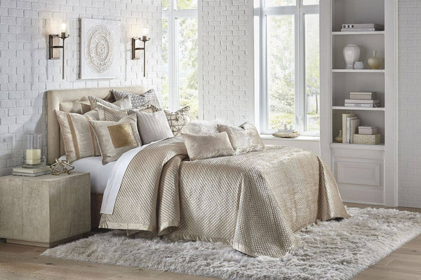 glam style Amani Gold Quilt Set