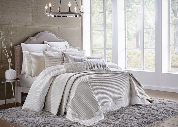 glam style Maya White and Silver Quilt Set: King