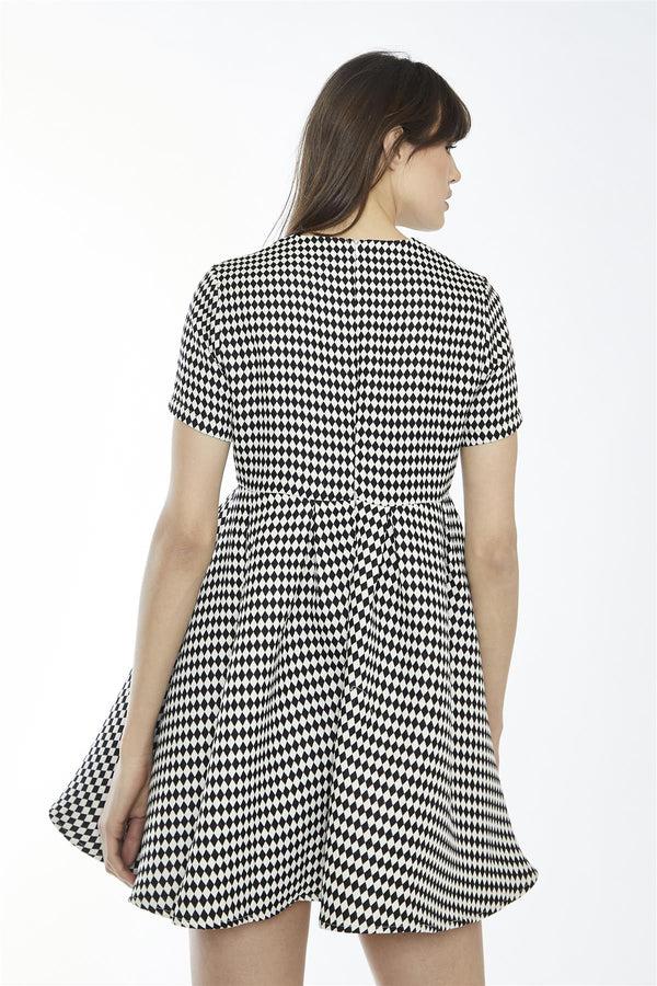 Glamorous Black-White Diamond Crew-Neck Skater Mini-Dress