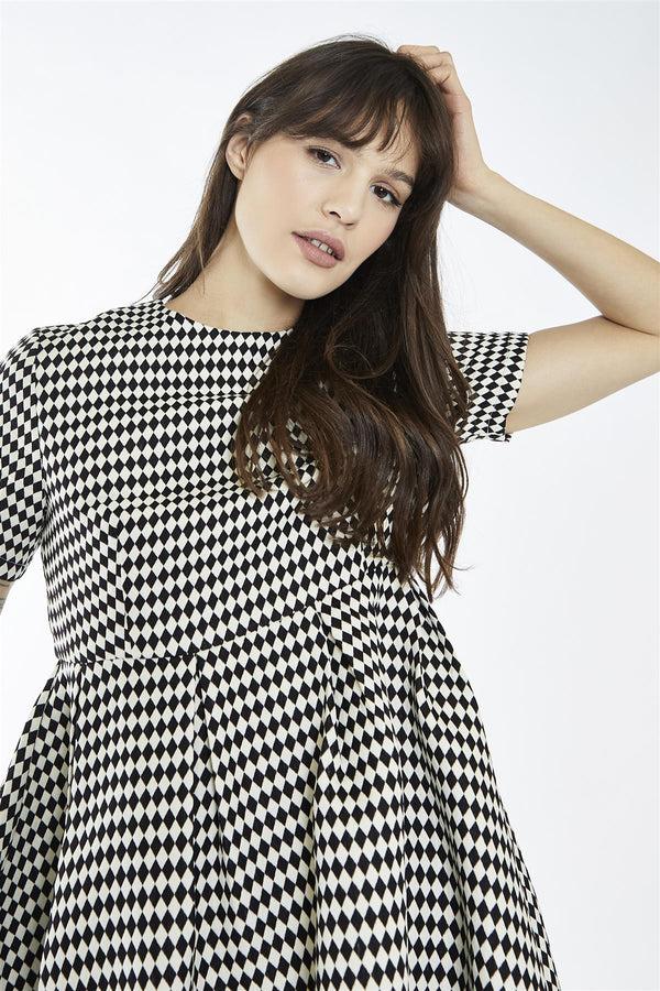 Glamorous Black-White Diamond Crew-Neck Skater Mini-Dress