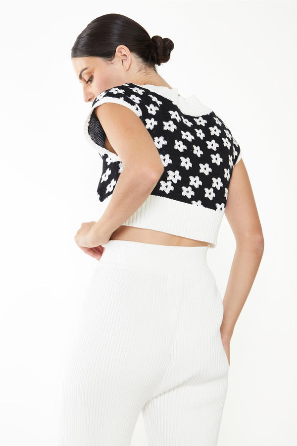 Glamorous Black-White Retro-Flower V-Neck Sleeveless Crop-Top