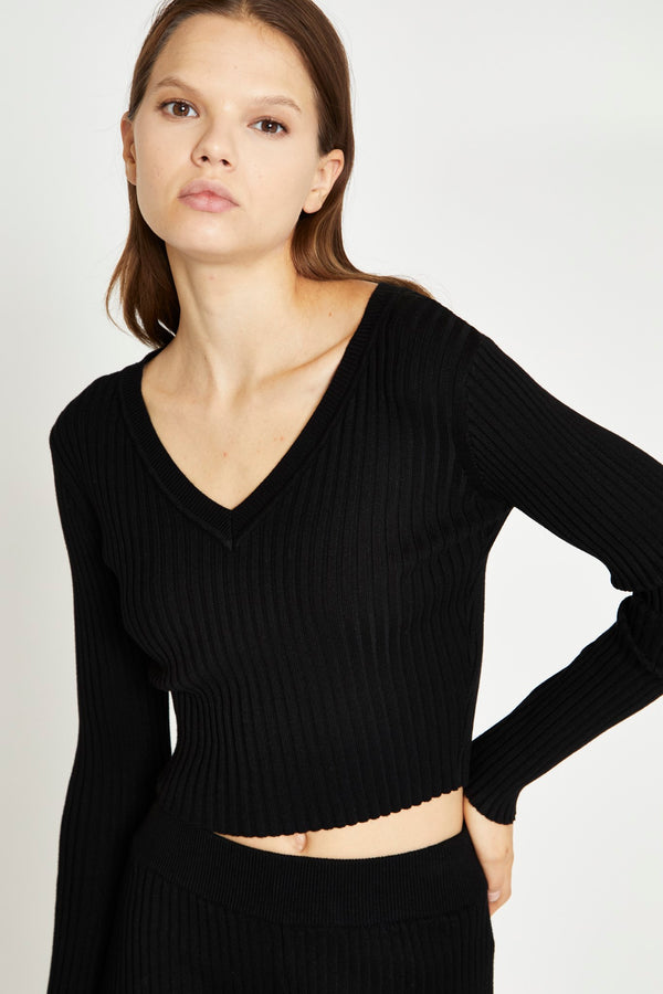 Glamorous Black Knitted V-Neck Crop-Top