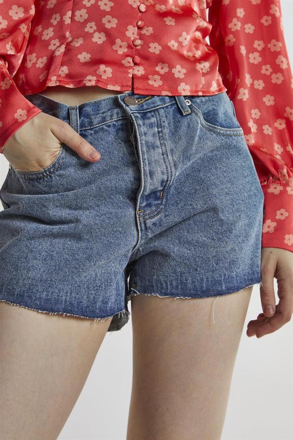 Glamorous Mid-Stonewash Cut-Off Frayed Shorts